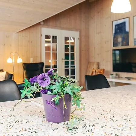 4 Star In Idestrup Bøtø By