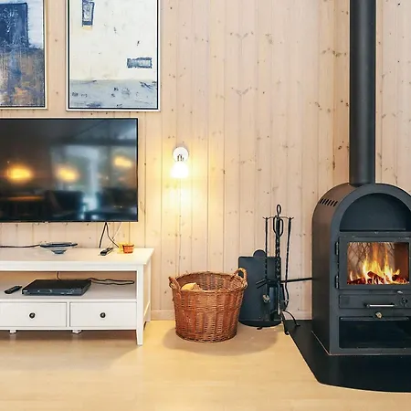 4 Star In Idestrup Bøtø By